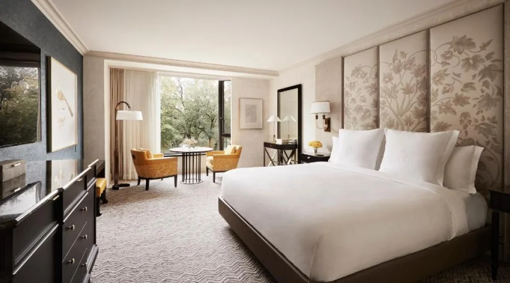 Deluxe Garden Accessible Room King Bed at Four Seasons Boston
