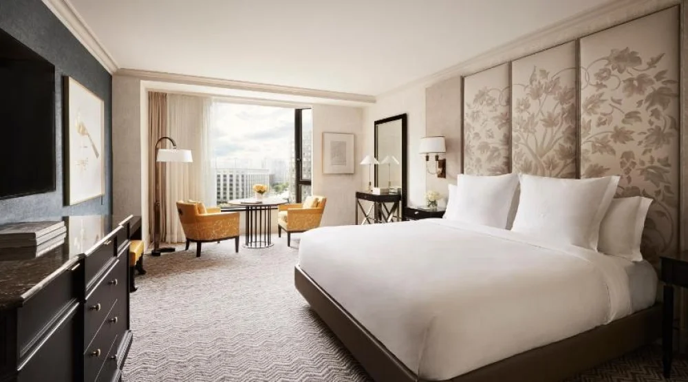 Deluxe Accessible Room King Bed at Four Seasons Boston