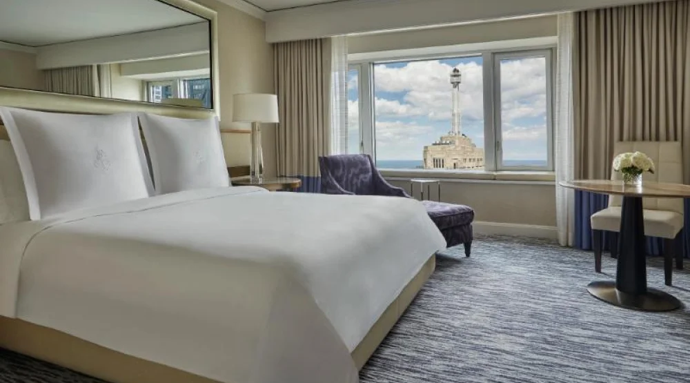 Lake View Ada Room King Bed at Four Seasons Hotel Chicago