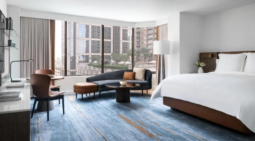 Corner Room with One King Bed at Four Seasons Houston