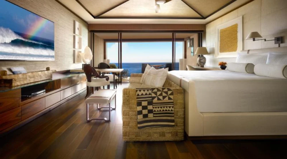 Prime Oceanfront Room with King Bed at Four Seasons Resort Lanai