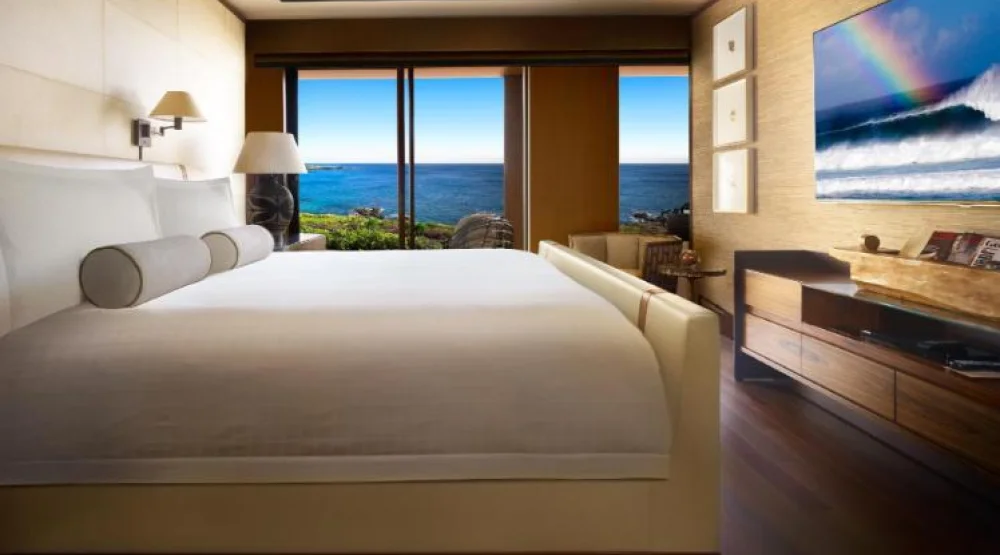 Four Seasons Prime Oceanfront Studio Suite with King Bed at Four Seasons Resort Lanai