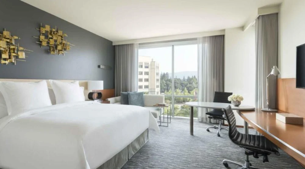 Deluxe Room with King Bed at Four Seasons Silicon Valley At East Palo Alto