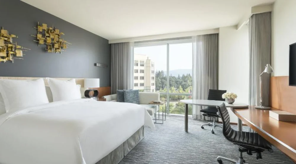 Premier Room with King Bed at Four Seasons Silicon Valley At East Palo Alto