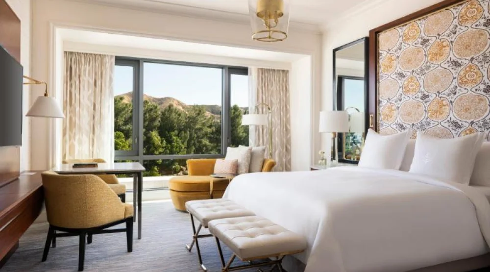 Deluxe Accessible Room King Bed at Four Seasons Westlake Village