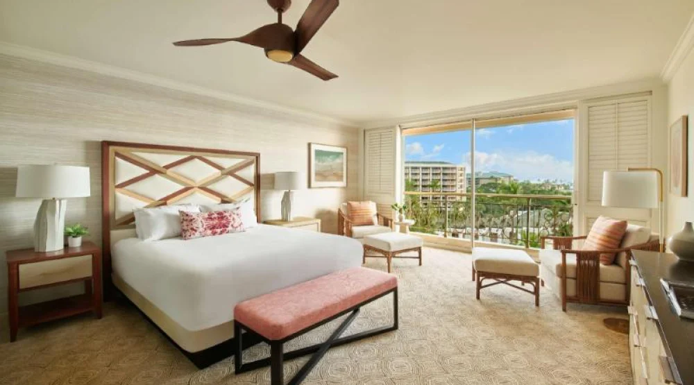 One King Deluxe Gardn Vw Mobility Access with 3x3shw at Grand Wailea Resort Hotel & Spa