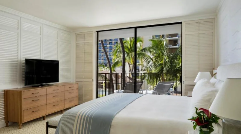 Pool View Suite at Halekulani Hotel