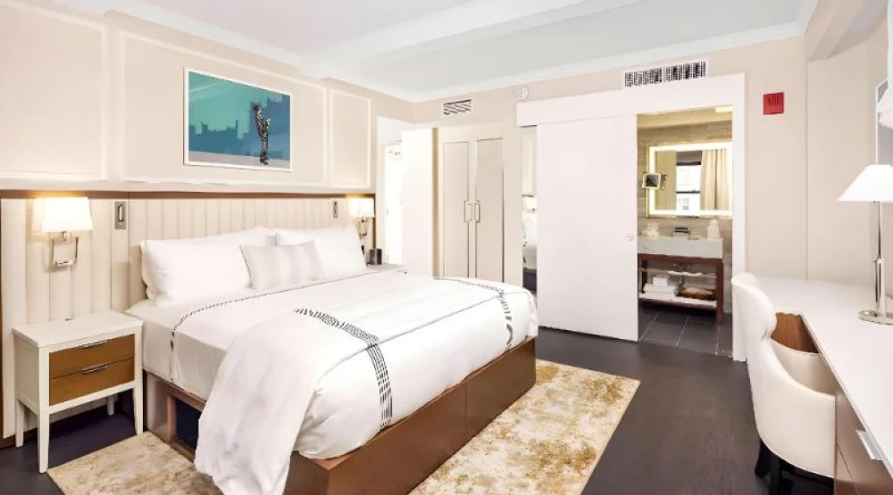 Studio Penthouse Acc Hear/roll in Shower at Hilton Club The Quin New York