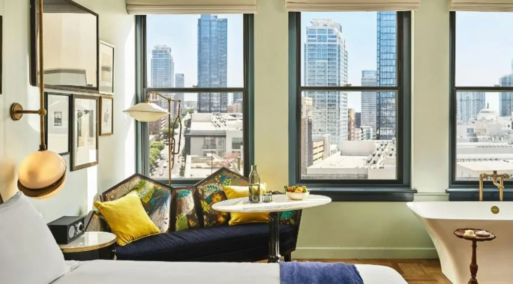 Salon King Room with City View at Hotel Per La Autograph Collection
