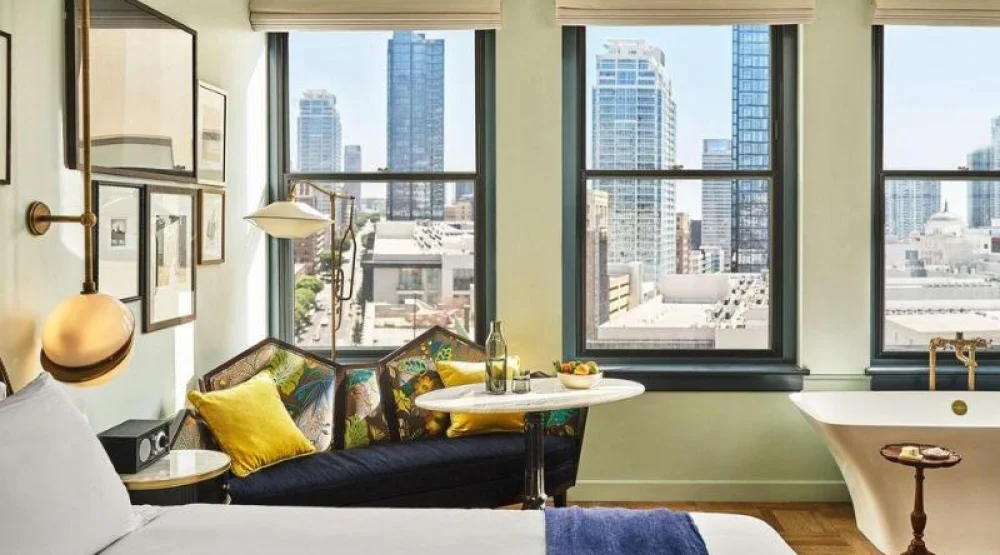 Salon, Guest Room, One King, City View at Hotel Per La Autograph Collection
