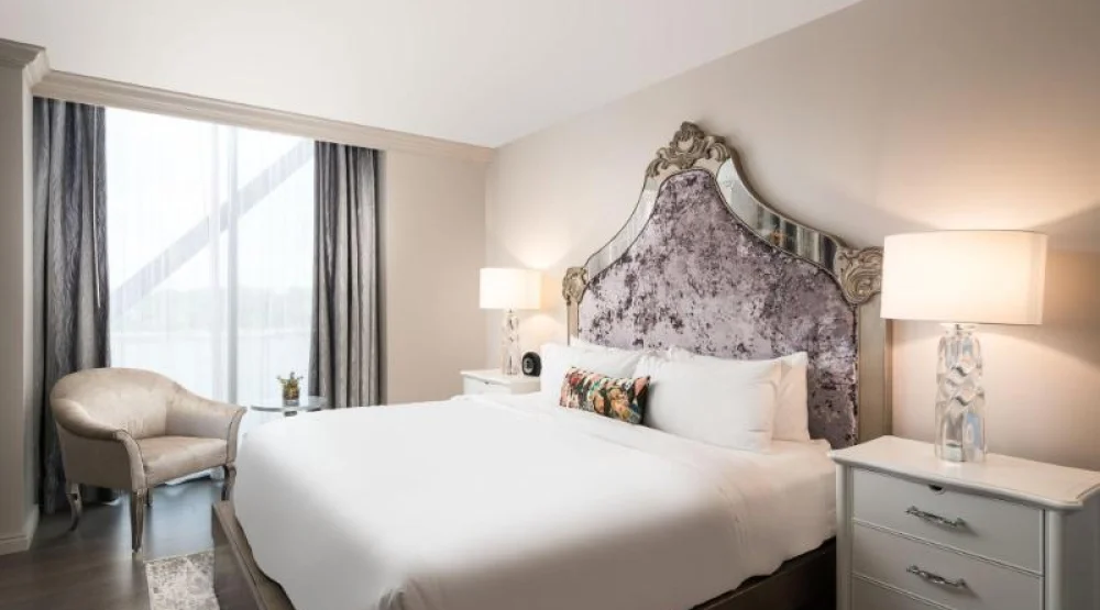 Three Muses, Deluxe Guest Room, One King, River View at JW Marriott Savannah Plant Riverside District