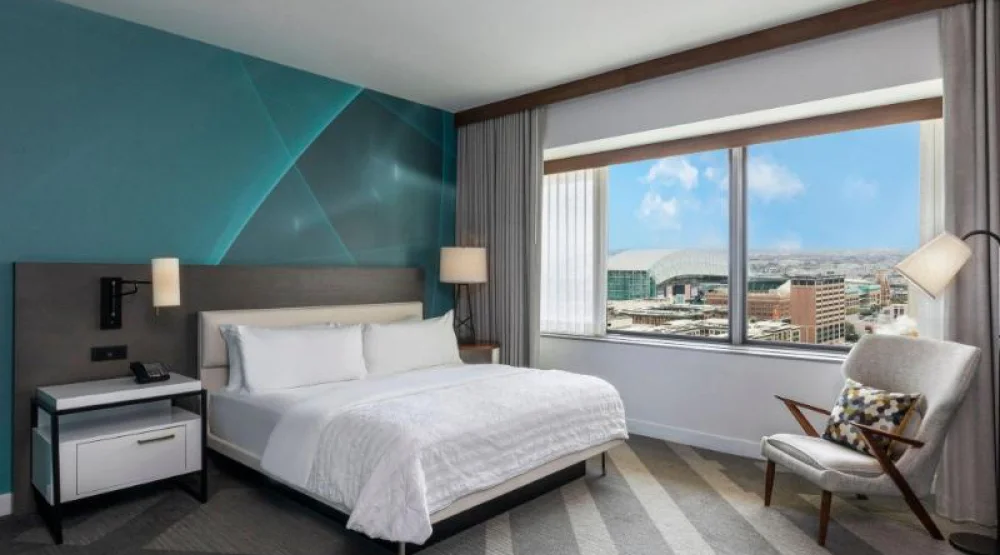 Premium King, Guest Room, One King, City View at Le Meridien Houston Downtown
