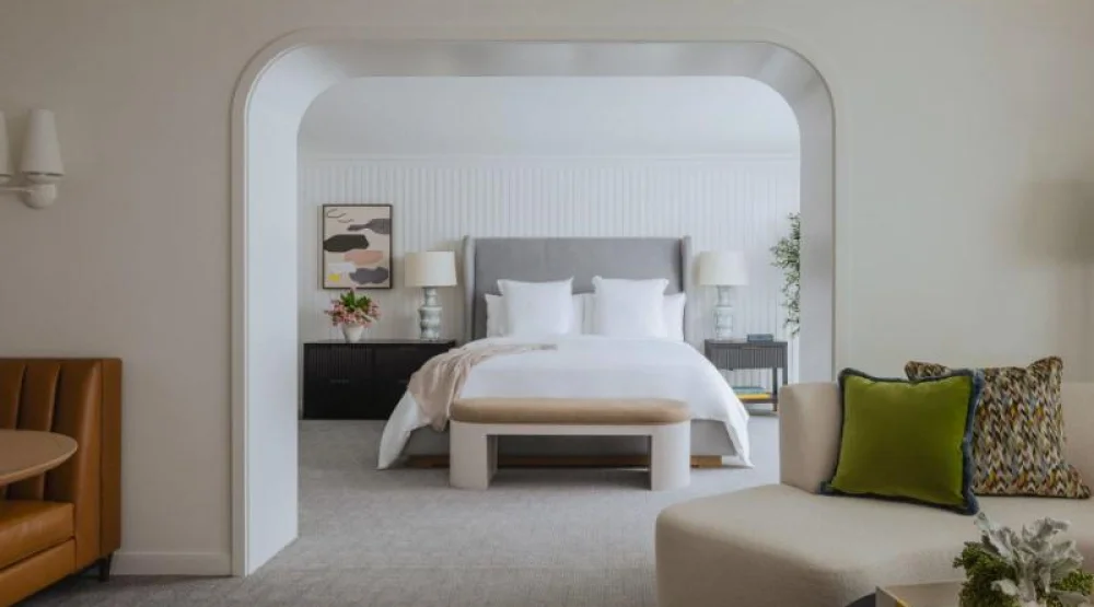 The 720 Pool View King at Regent Santa Monica Beach