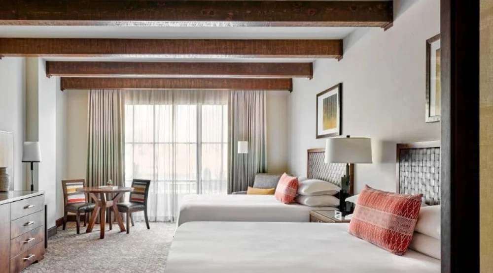 One Bedroom Executive Suite, Two Queen, Non-private Sofa Bed, Ridge View, Balcony at The Ritz-Carlton Dove Mountain