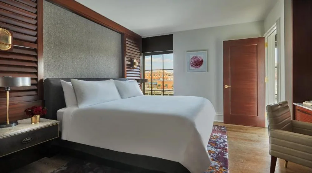 Harbor One Bedroom Suite at Sagamore Pendry Baltimore