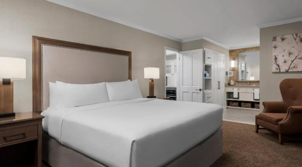 Classic Mansion Residences King Guestroom at Silverado Resort