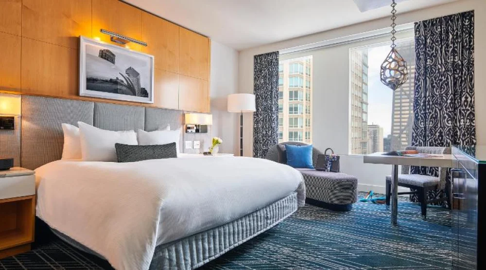 Classic One King - 350sf, 32sm, Floors 6-10 at Sofitel Chicago Magnificent Mile