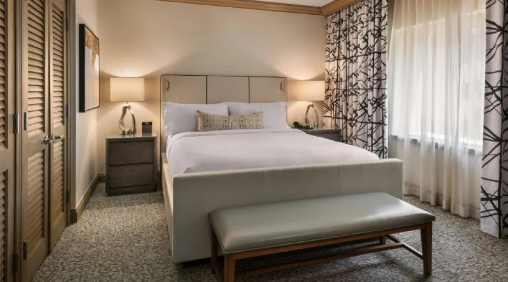 One Bedroom Suite, One King, Sofa Bed at The Canyon Suites at The Phoenician Luxury Collection