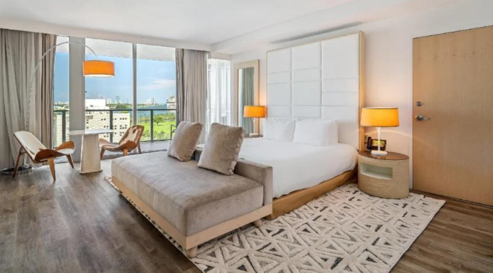 Deluxe Bay View King with Balcony at The Grayson Miami