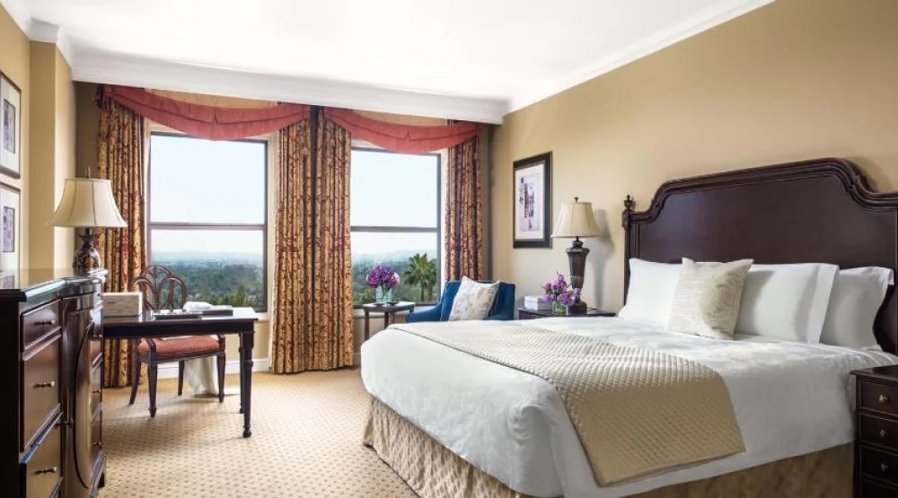 Executive Club King Suite at The Langham Huntington