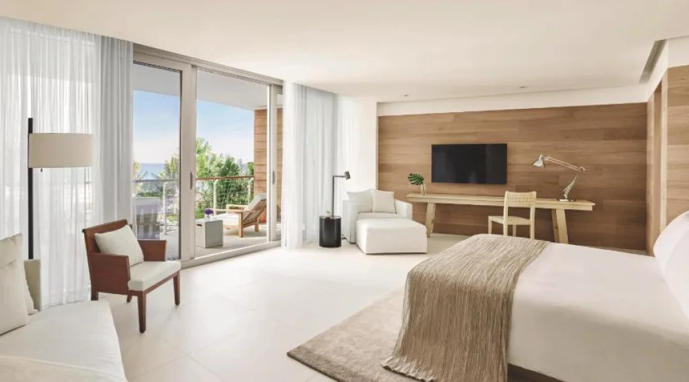 Bungalow Oceanview King, Guest Room, One King, Ocean View, Bungalow, Balcony at The Miami Beach Edition