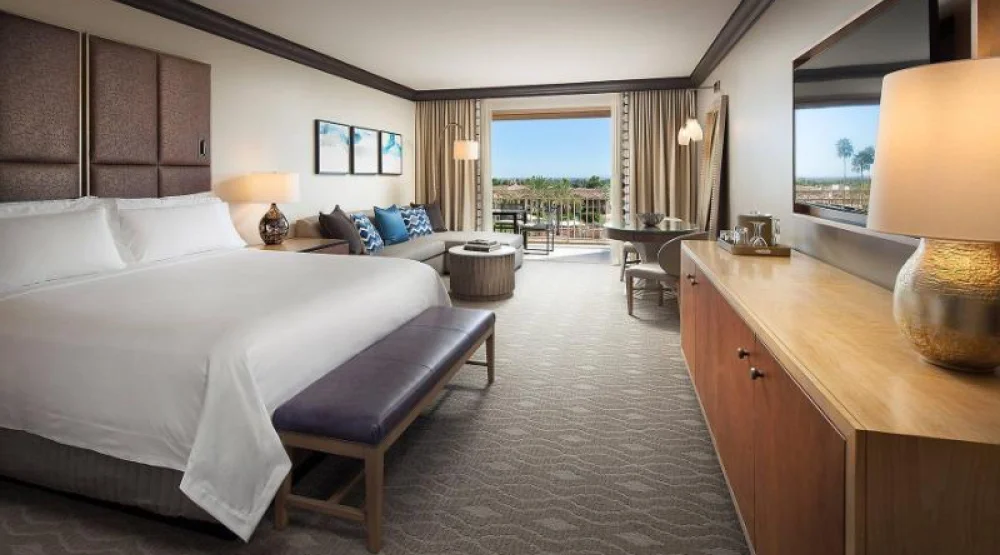 Grand Deluxe, Guest Room, One King, Pool View at The Phoenician a Luxury Collection Resort