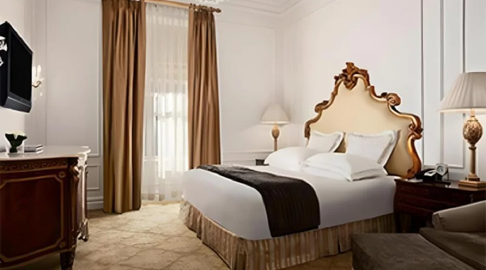 Terrace Room One King 550sf-51sm Large Terrace with Courtyard View Rollaway Allowed at The Plaza New York