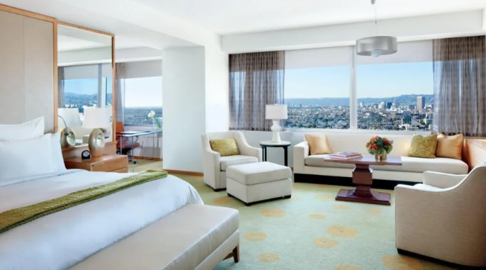 Club Lounge Access, Deluxe Guest Room, One King, City View at The Ritz-Carlton Los Angeles