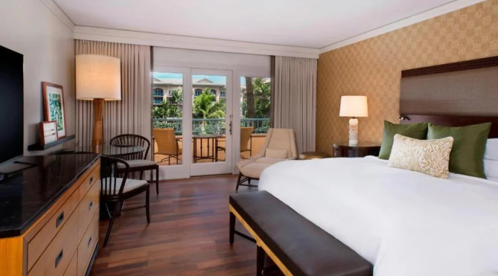 King Room with Resort View - Club Level at The Ritz-Carlton Maui Kapalua