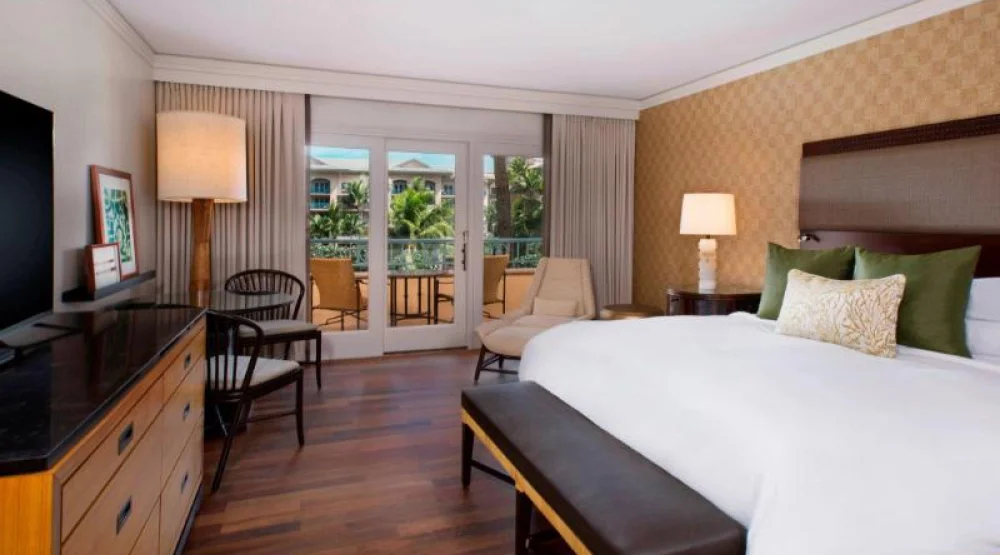 Deluxe Ocean Club For 2, Club Lounge Access, Guest Room, One King, Partial Ocean View, Lanai at The Ritz-Carlton Maui Kapalua