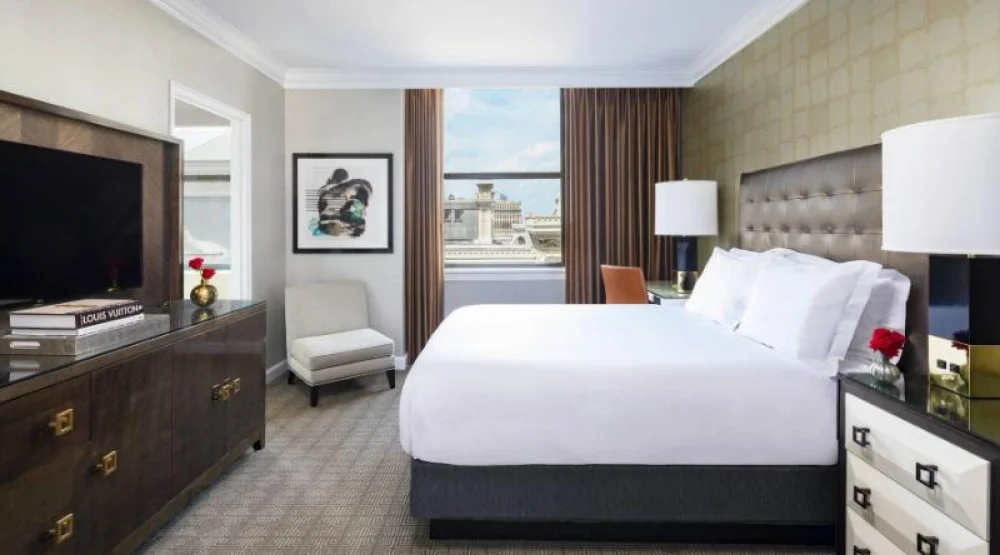 Standard Queen, Guest Room, One Queen at The Ritz-Carlton Philadelphia