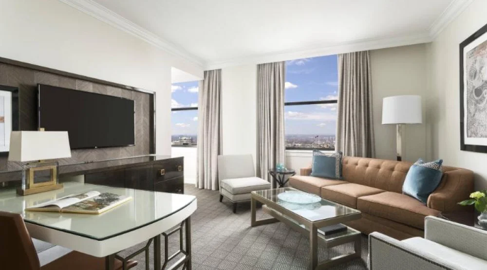 Executive Suite, Club Lounge Access, One Bedroom Suite, One King, Sofa Bed, City Hall View at The Ritz-Carlton Philadelphia