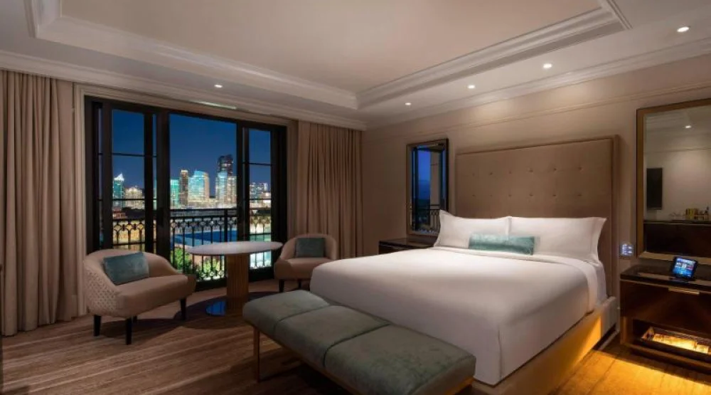 Grand Deluxe Terrace, Guest Room, One King, Balcony at The St. Regis Atlanta