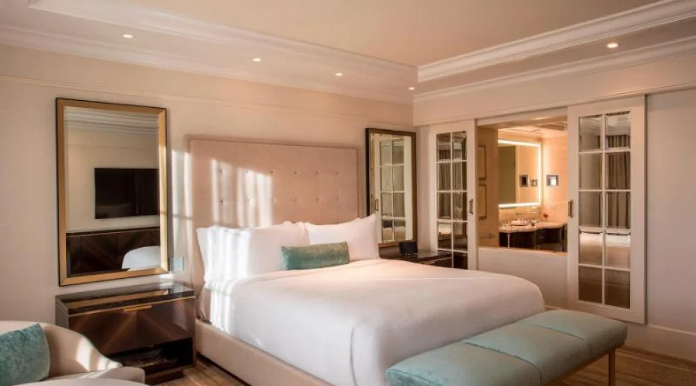 Superior, Guest Room, One King at The St. Regis Atlanta