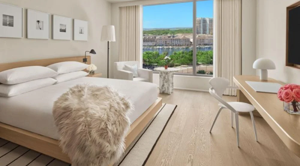 Deluxe King, Guest Room, One King at The Tampa Edition