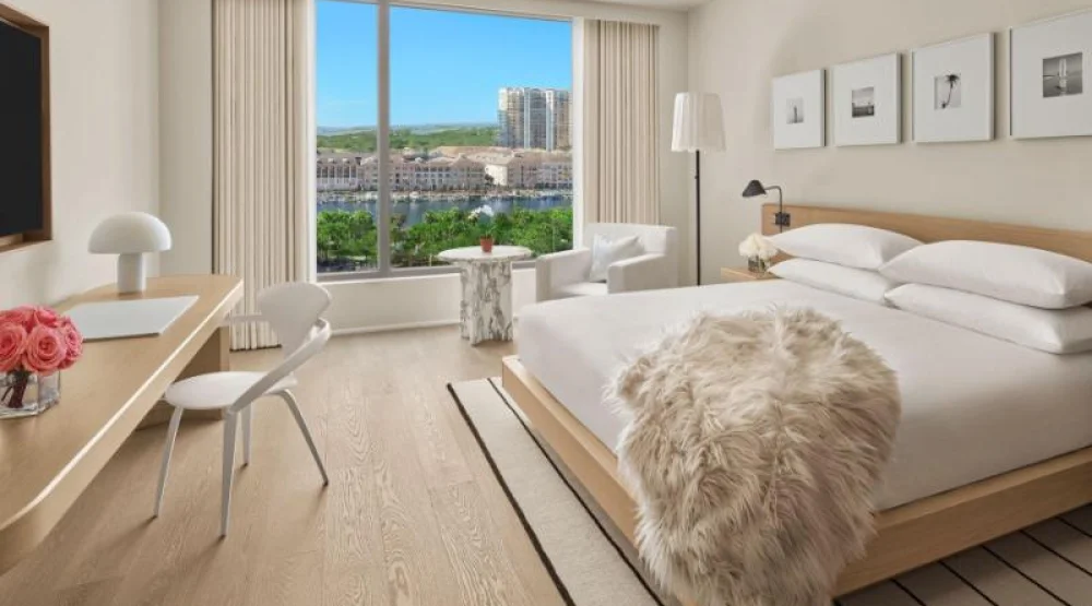 Premier King, Guest Room, One King at The Tampa Edition