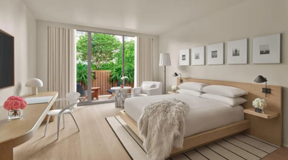 Garden Terrace King, Guest Room, One King, Balcony at The Tampa Edition