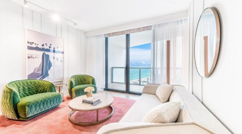 Deluxe, Guest Room, One King, Floor 4-8 View, Ocean View, Balcony at W South Beach Hotel