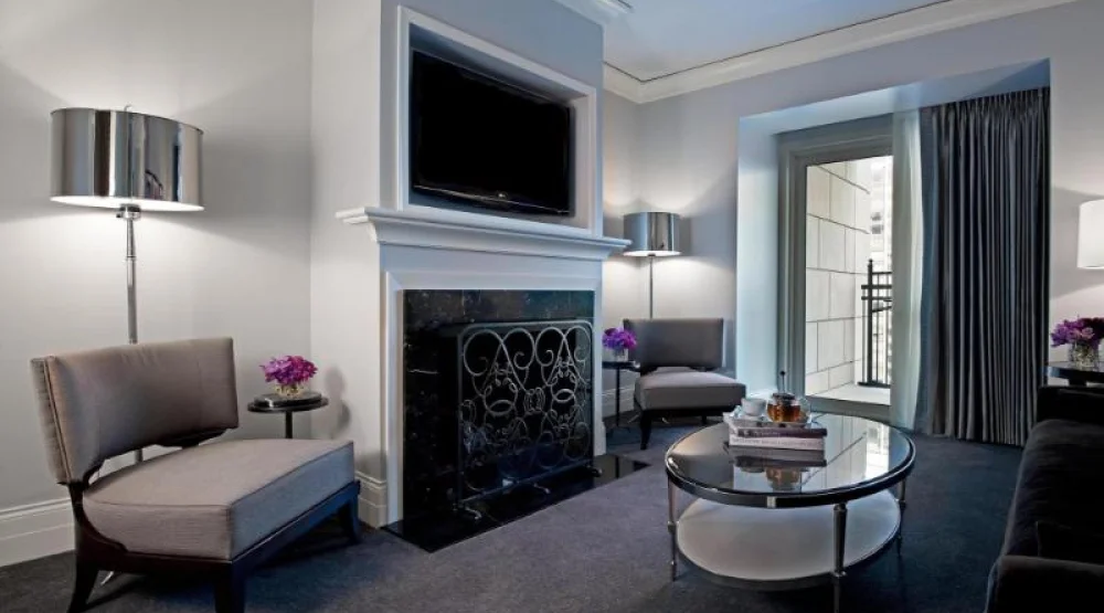 Deluxe One Bedroom Suite at Waldorf Astoria Chicago