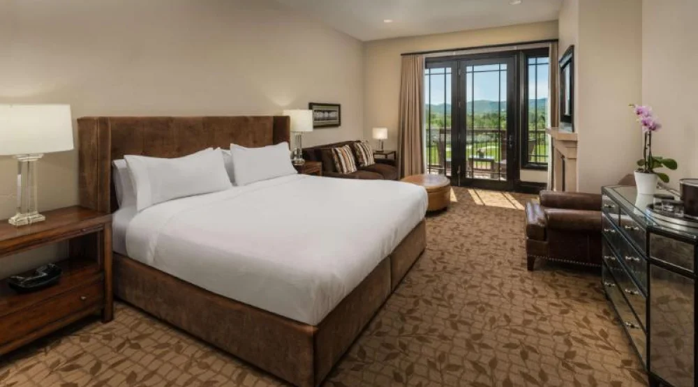 Junior Suite with Kitchenette One King at Waldorf Astoria Park City