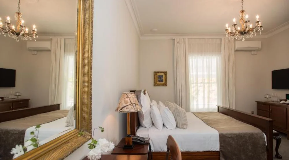 Deluxe King Room at Mangapapa Hotel