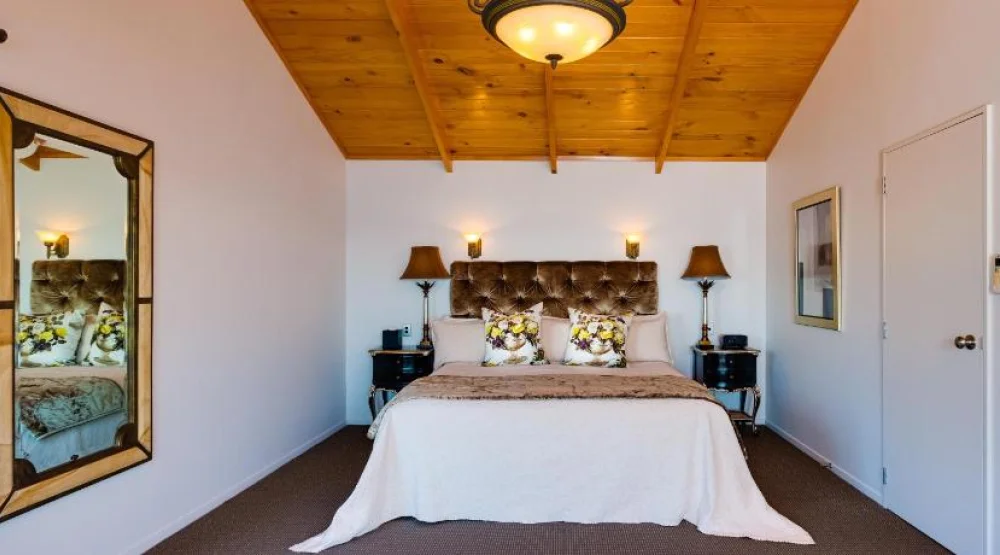 Cottage at On The Point Lake Rotorua