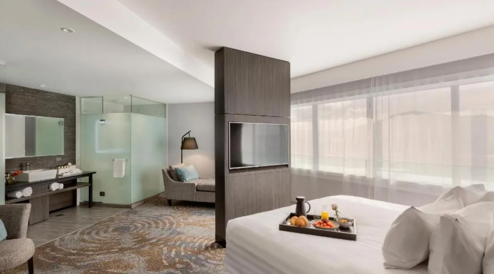 Deluxe Lake View Room with King Bed at Pullman Rotorua