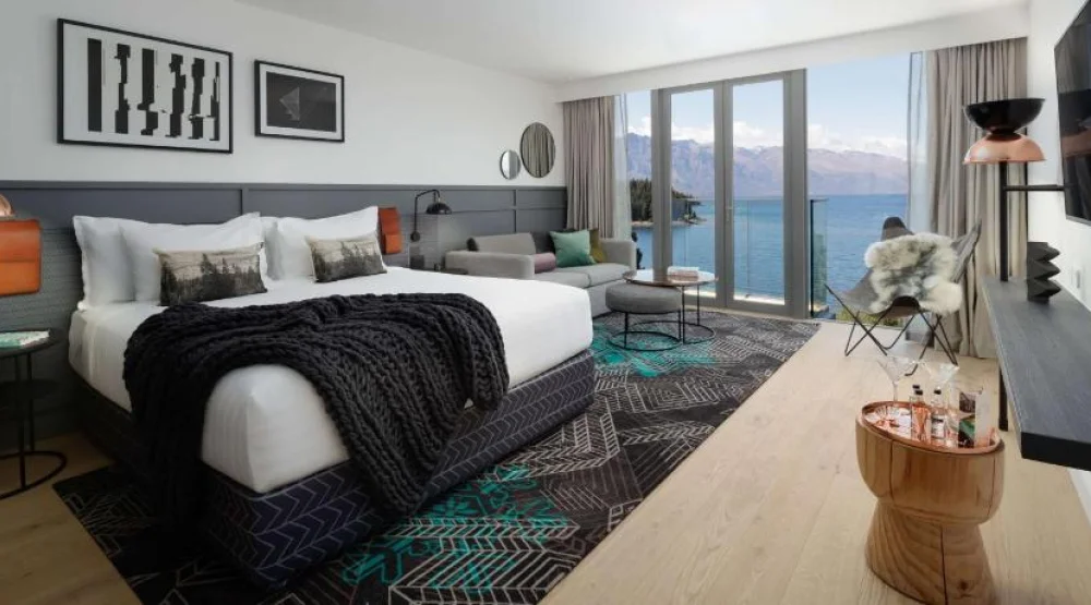 Lake View King Room at QT Queenstown