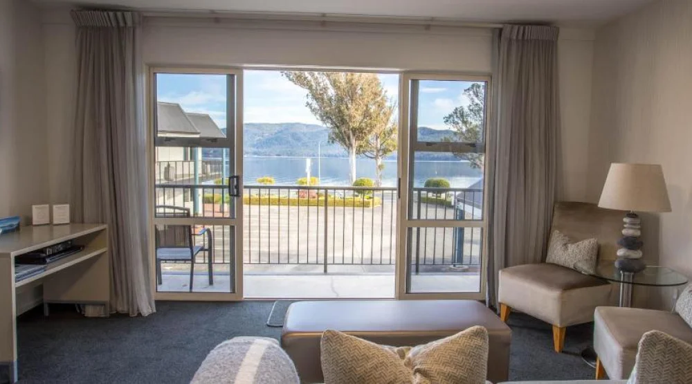 Superior One Bedroom Suite - Upper Floor at Radfords on the Lake