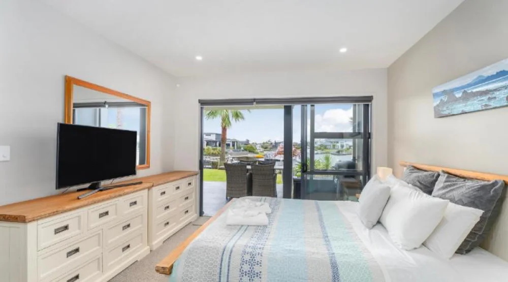 Two Bed/2 Bath (couples) Apartment at Sovereign Pier On The Waterways