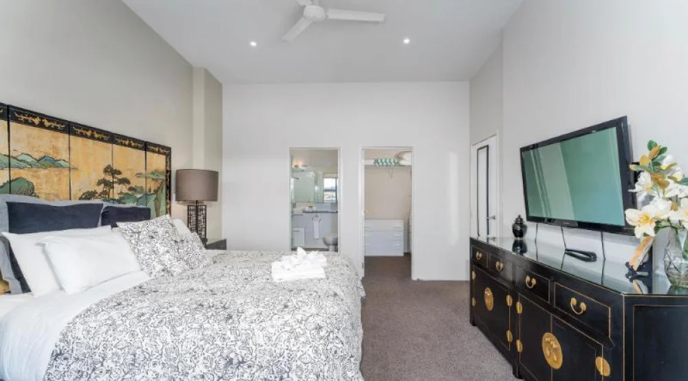 Three Bedroom Deluxe at Sovereign Pier On The Waterways