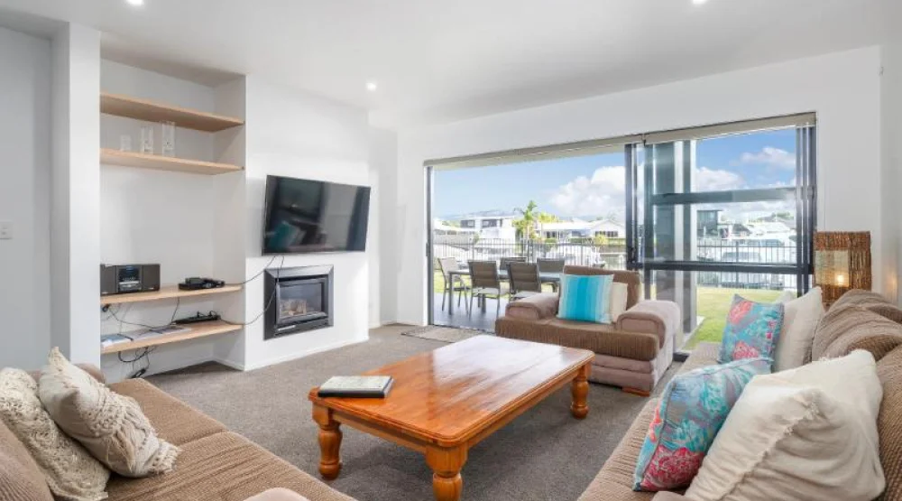 Three Bedroom Apartment Sea View at Sovereign Pier On The Waterways