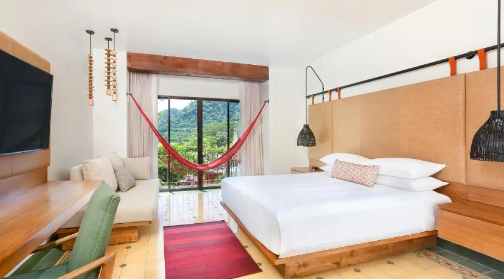 Guest Room, One King at Los Suenos Marriott Ocean & Golf Resort