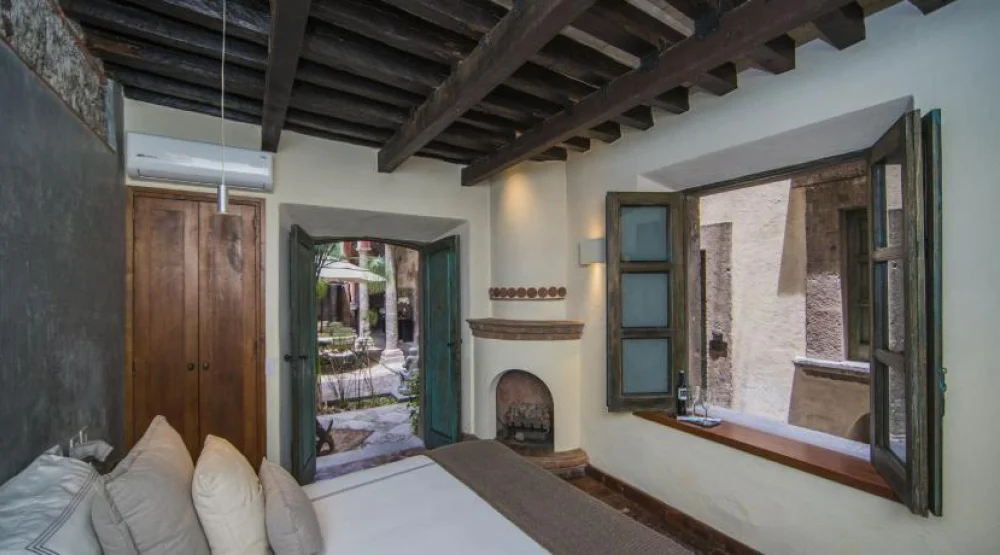 Double Room with A Small Terrace at Casa No Name